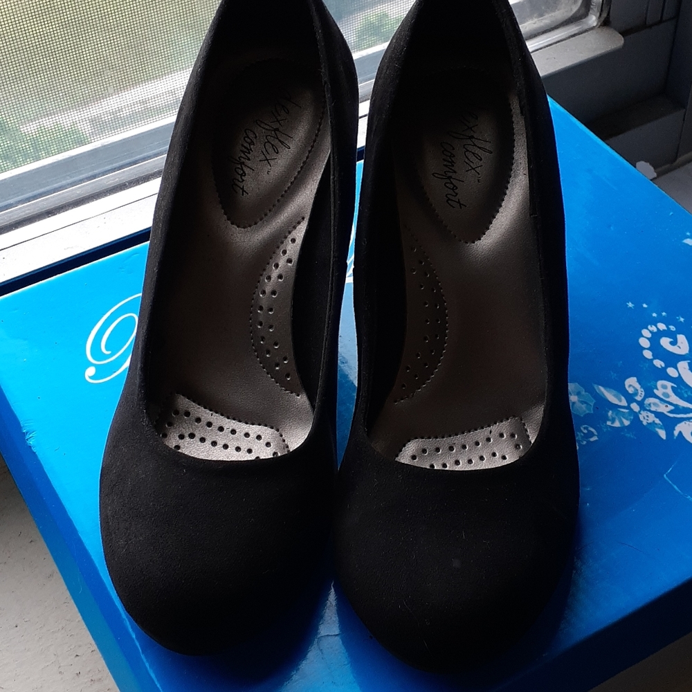 Low wedges/GENTLY WORN